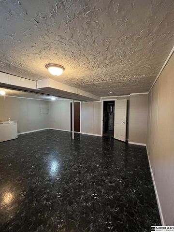 8205 Walnut Lane, Omaha, NE 68127