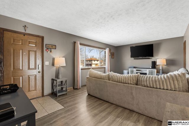 8205 Walnut Lane, Omaha, NE 68127