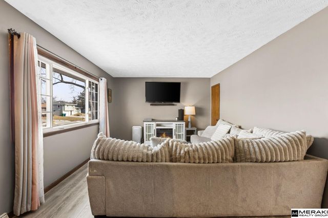 8205 Walnut Lane, Omaha, NE 68127