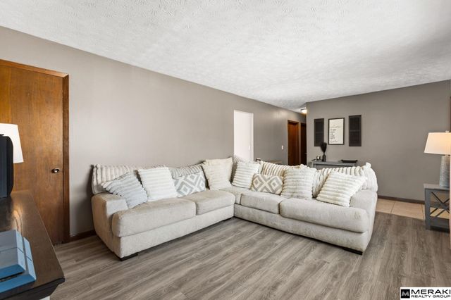 8205 Walnut Lane, Omaha, NE 68127