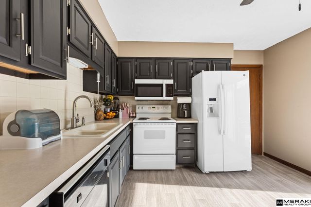 8205 Walnut Lane, Omaha, NE 68127