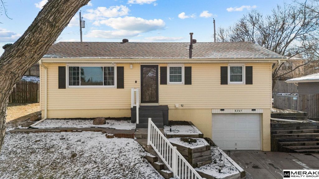 8205 Walnut Lane, Omaha, NE 68127