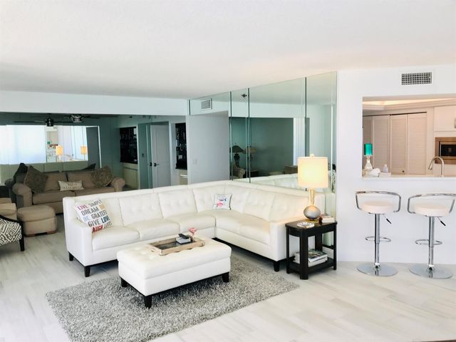 3560 S Ocean Boulevard 301, South Palm Beach, FL 33480