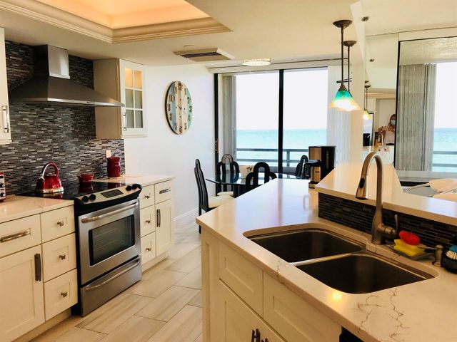 3560 S Ocean Boulevard 301, South Palm Beach, FL 33480