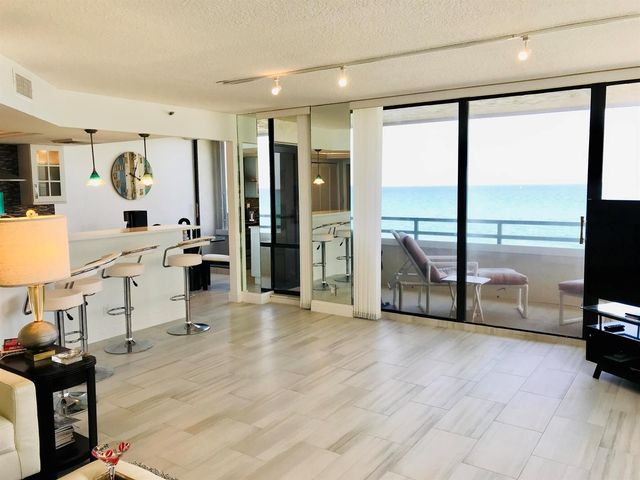 3560 S Ocean Boulevard 301, South Palm Beach, FL 33480