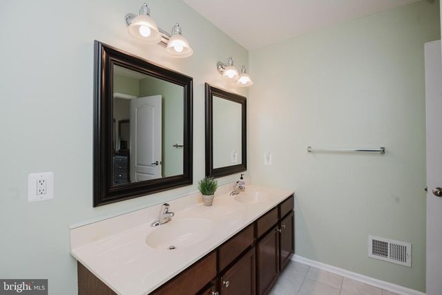 117 OAKRIDGE DR, Mount Royal, NJ 08061