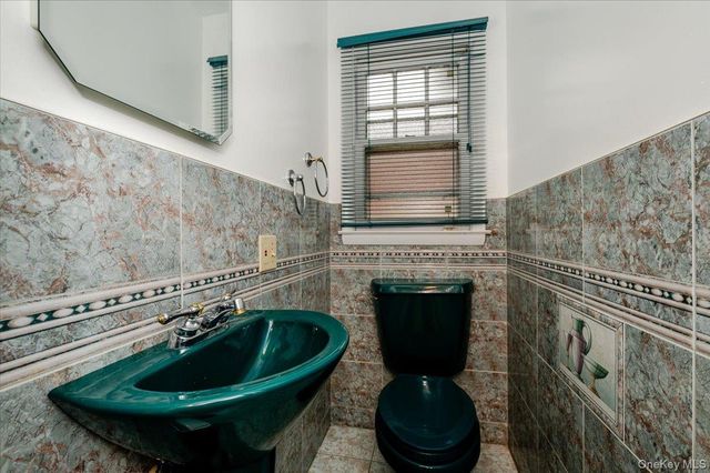 150 Park Avenue, Hicksville, NY 11801