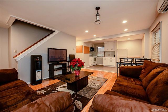 150 Park Avenue, Hicksville, NY 11801