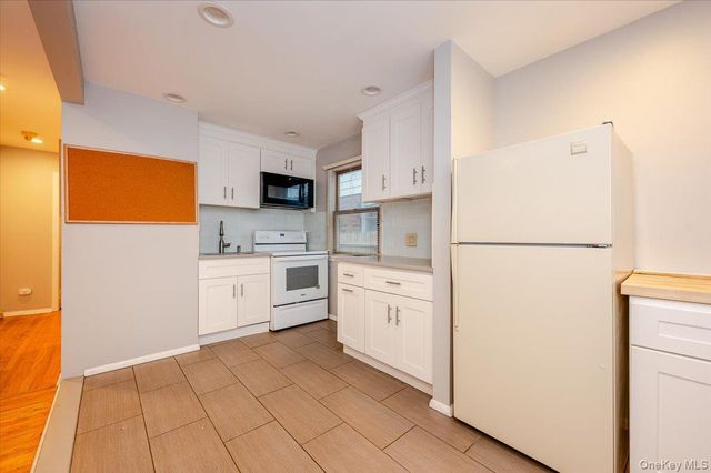 150 Park Avenue, Hicksville, NY 11801