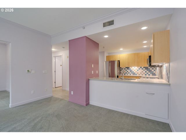 300 W 8TH St 306E, Vancouver, WA 98660