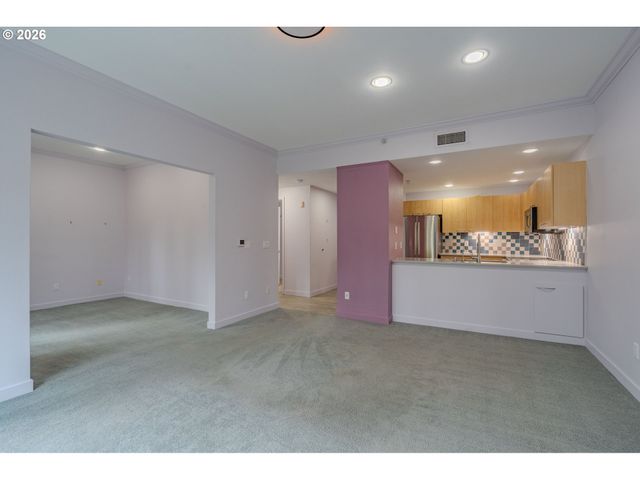 300 W 8TH St 306E, Vancouver, WA 98660