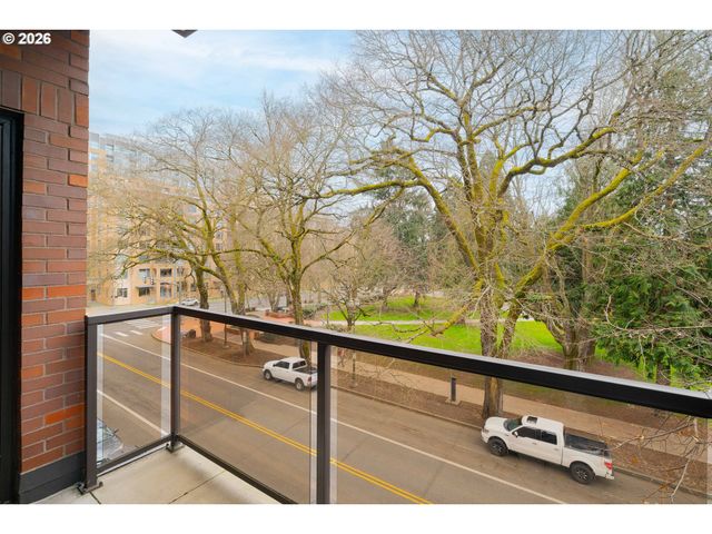 300 W 8TH St 306E, Vancouver, WA 98660