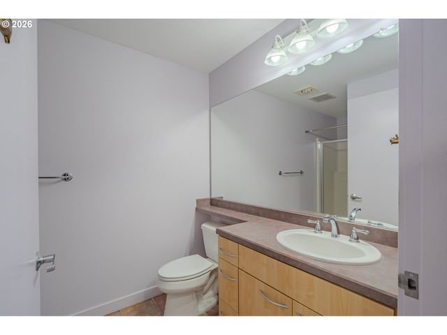 300 W 8TH St 306E, Vancouver, WA 98660