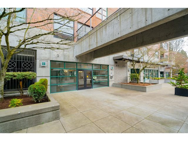 300 W 8TH St 306E, Vancouver, WA 98660