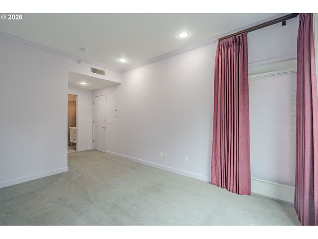 300 W 8TH St 306E, Vancouver, WA 98660