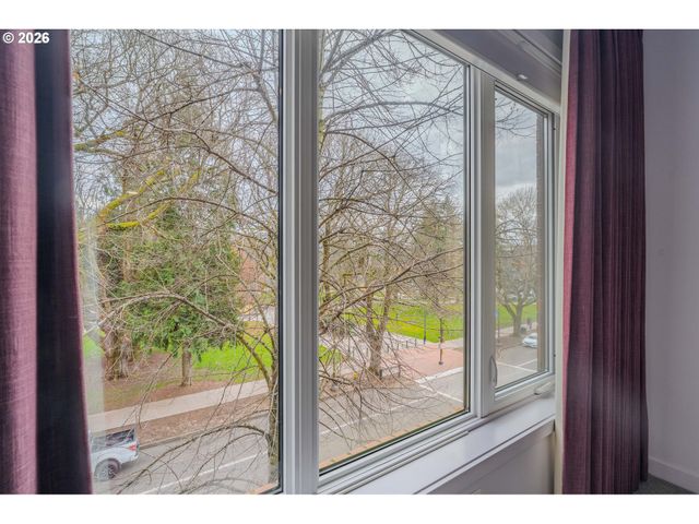 300 W 8TH St 306E, Vancouver, WA 98660