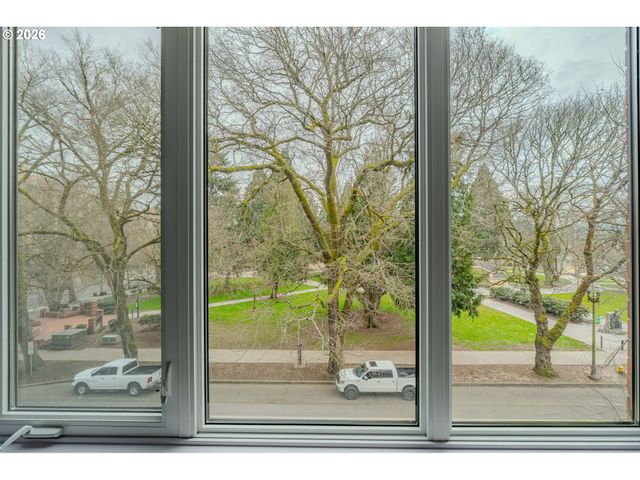 300 W 8TH St 306E, Vancouver, WA 98660