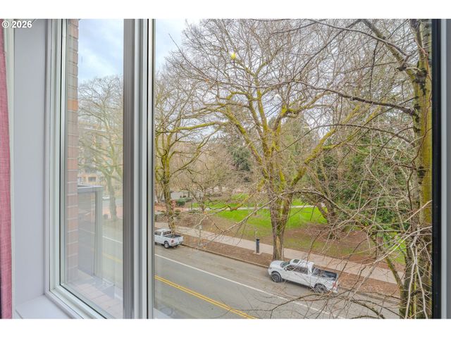 300 W 8TH St 306E, Vancouver, WA 98660