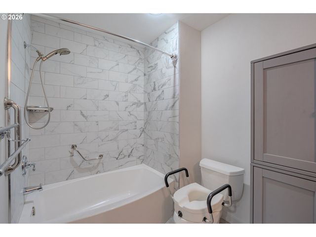 300 W 8TH St 306E, Vancouver, WA 98660