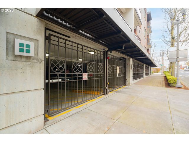 300 W 8TH St 306E, Vancouver, WA 98660