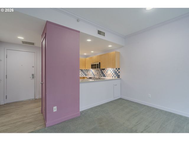 300 W 8TH St 306E, Vancouver, WA 98660