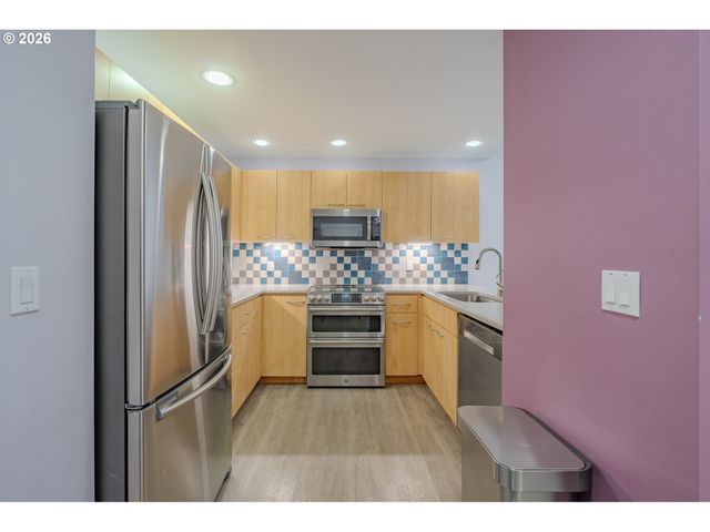 300 W 8TH St 306E, Vancouver, WA 98660