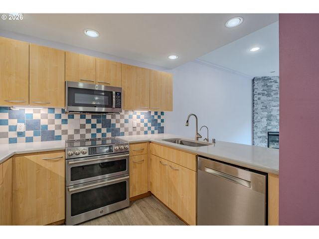 300 W 8TH St 306E, Vancouver, WA 98660