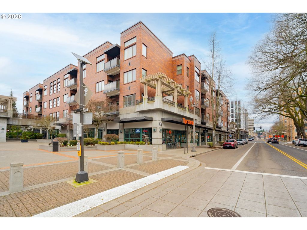 300 W 8TH St 306E, Vancouver, WA 98660