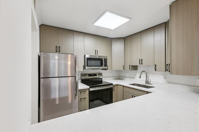 3000 NE 5th Terrace 313-a, Wilton Manors, FL 33334