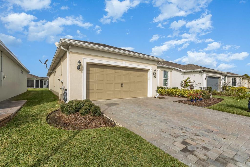 Image 2 of property listing at 1974 SPRING SHOWER CIRCLE, Kissimmee, FL 34744