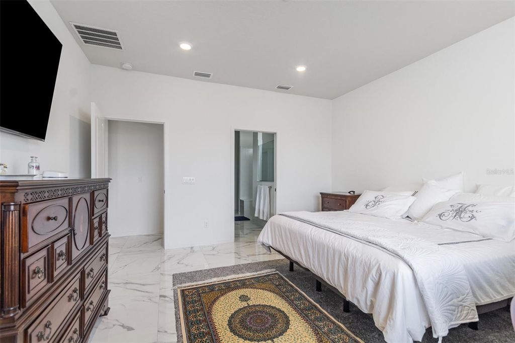 Image 14 of property listing at 1974 SPRING SHOWER CIRCLE, Kissimmee, FL 34744