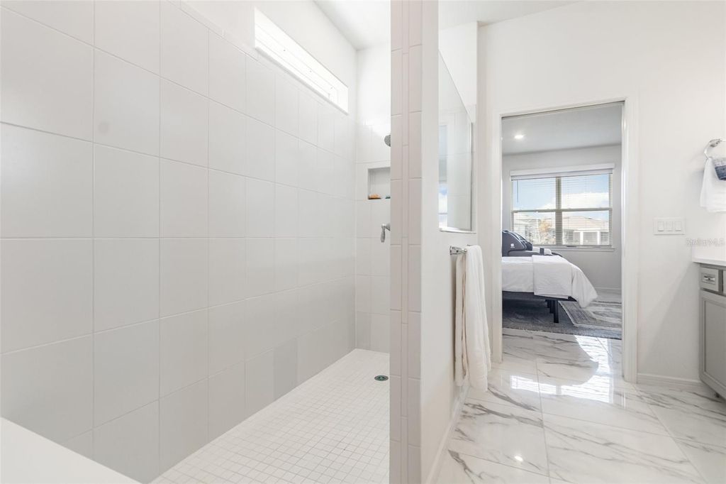 Image 17 of property listing at 1974 SPRING SHOWER CIRCLE, Kissimmee, FL 34744