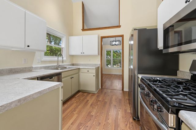 204 Brandywine Drive, Poplar Grove, IL 61065
