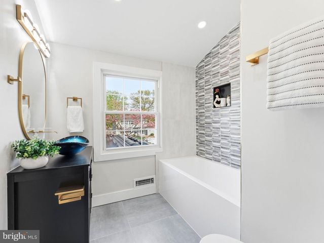 206 RAMBLEWOOD, Mount Laurel, NJ 08054