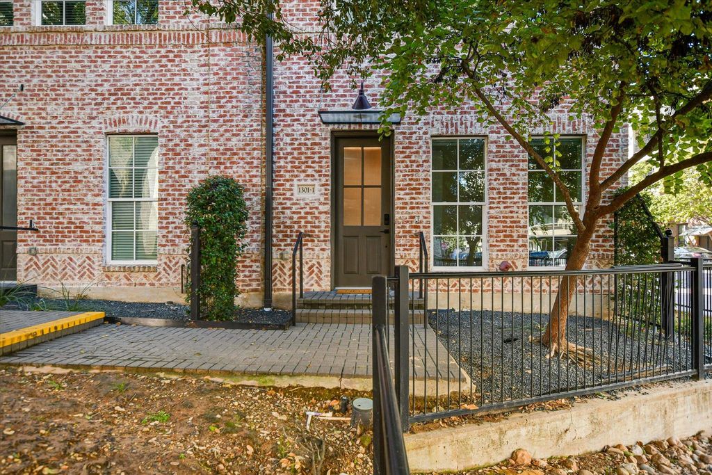 1301 Town Creek DR 1, Austin, TX 78741