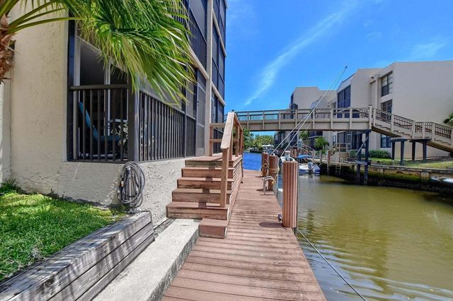 3 Royal Palm Way 102, Boca Raton, FL 33432