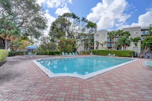 3 Royal Palm Way 102, Boca Raton, FL 33432
