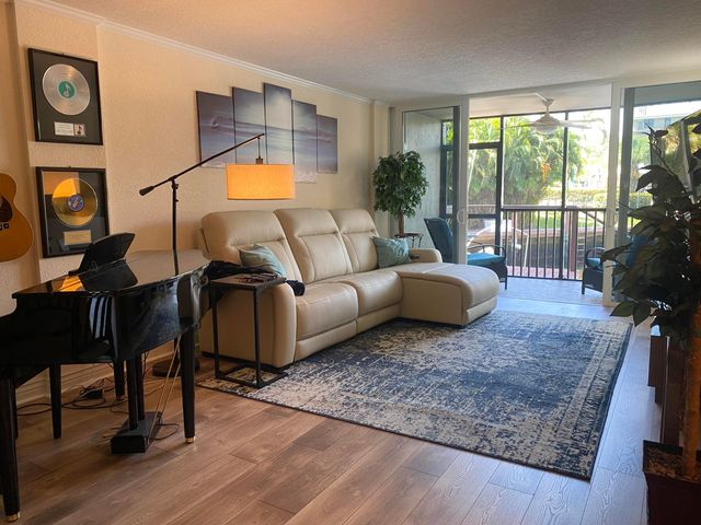 3 Royal Palm Way 102, Boca Raton, FL 33432