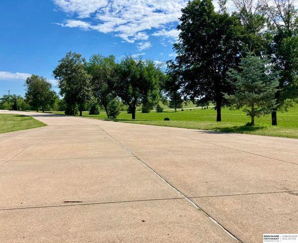 505 Oak Hill Road, Plattsmouth, NE 68048