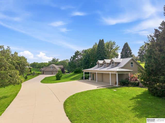 505 Oak Hill Road, Plattsmouth, NE 68048