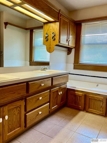 505 Oak Hill Road, Plattsmouth, NE 68048