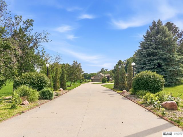 505 Oak Hill Road, Plattsmouth, NE 68048