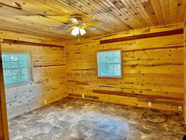 240 CATFISH LANE LN, Crump, TN 38327