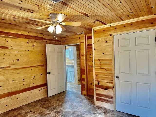 240 CATFISH LANE LN, Crump, TN 38327