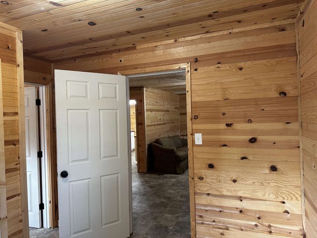 240 CATFISH LANE LN, Crump, TN 38327