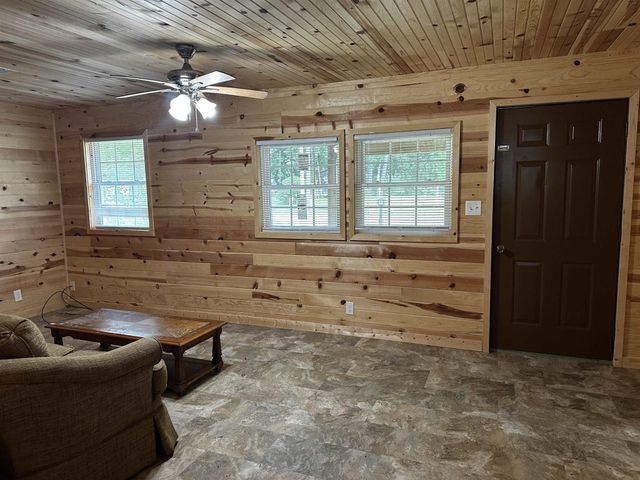 240 CATFISH LANE LN, Crump, TN 38327