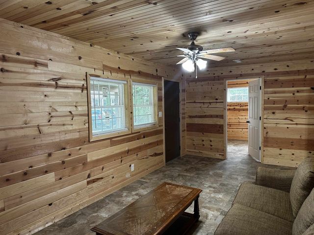 240 CATFISH LANE LN, Crump, TN 38327