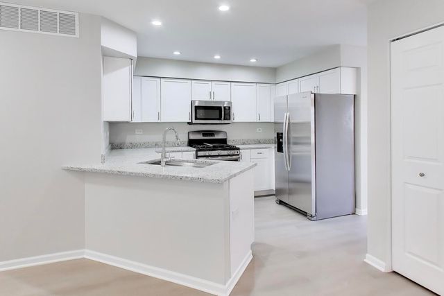 2073 Cambria Court, Northbrook, IL 60062