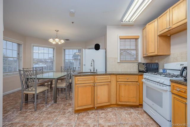 3 Horizon Court 304, Monsey, NY 10952