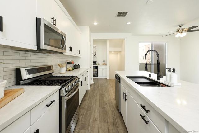 5145 Calle Sandwaves 22, San Diego, CA 92154